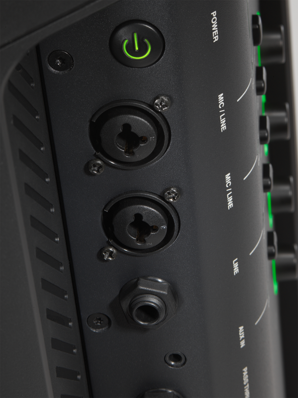 eononecompact-detail-inputs-original-png-1680699333.png Bafle Potenciado JBL ONE Compact